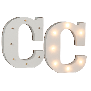  Osvětlené dřevěné písmeno C