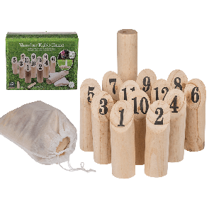 Natural wooden throwing game